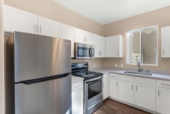 Vintage at the lakes apartment homes full kitchen with built-in appliances